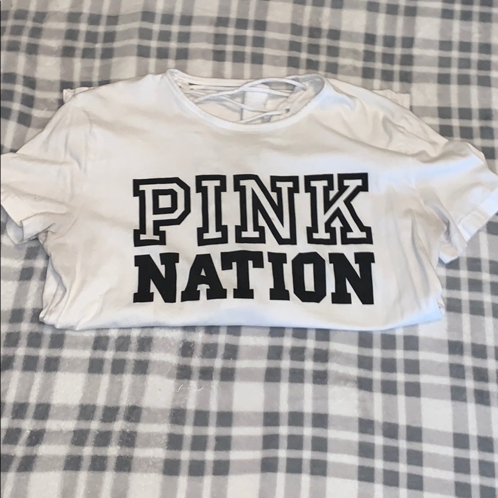 🛍3 for 40% off🛍VS PINK Nation T shirt w cutout